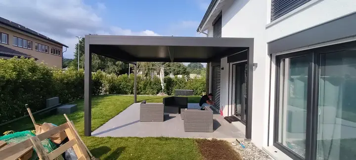 Pergola uz kuću