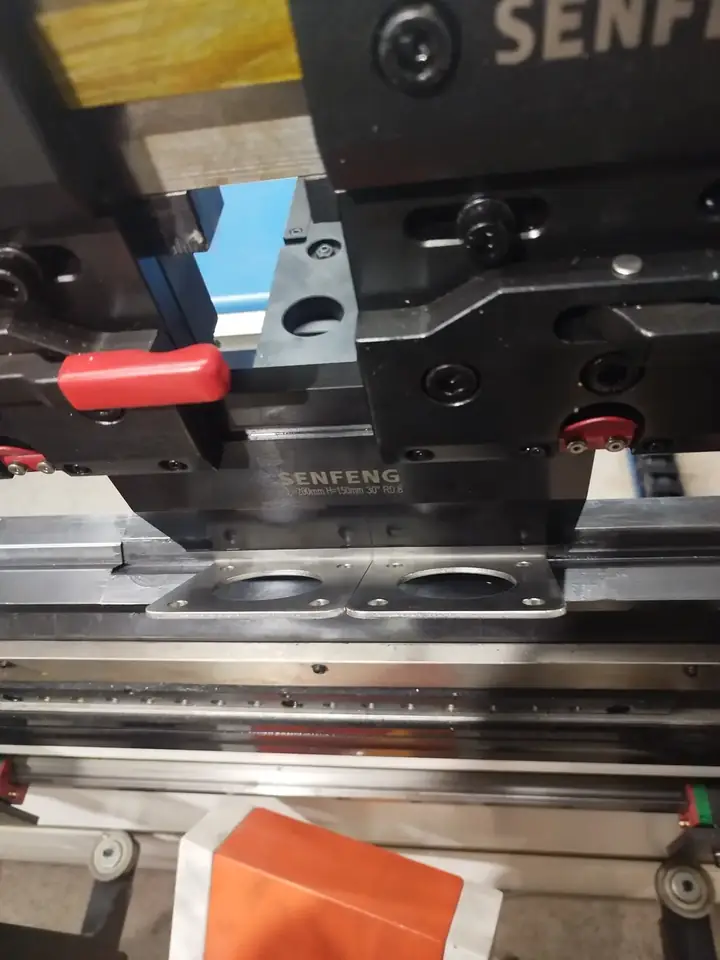 Alat CNC prese
