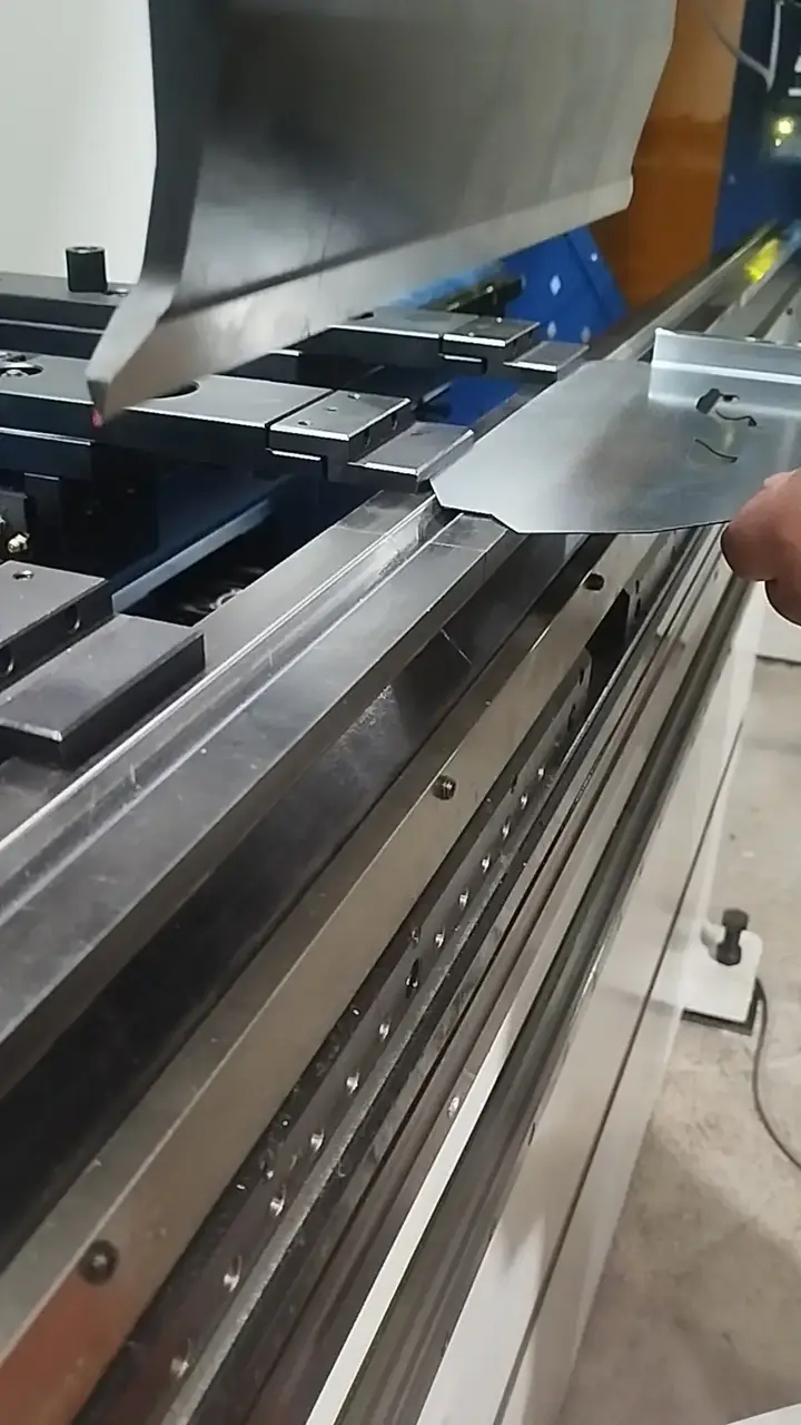 Lim na CNC presi za savijanje
